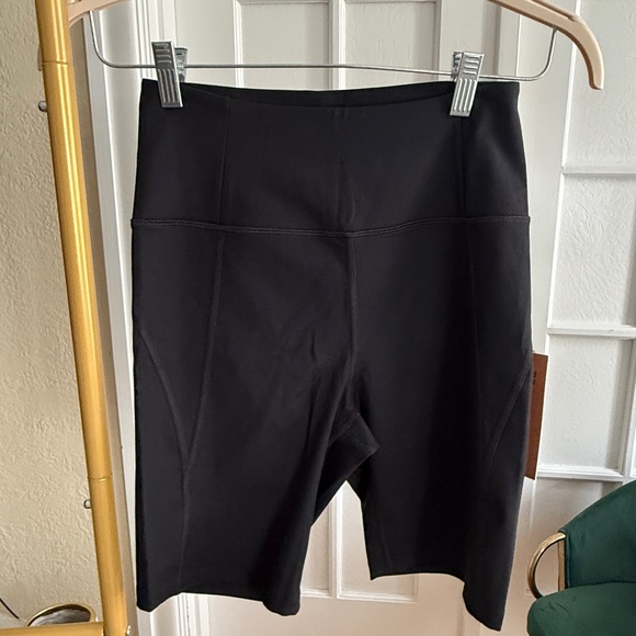 8.5” Inseam High Rise Bike Shorts - Picture 3 of 3